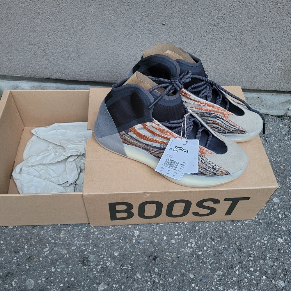 Yeezy Quantum - Picture 4 of 4
